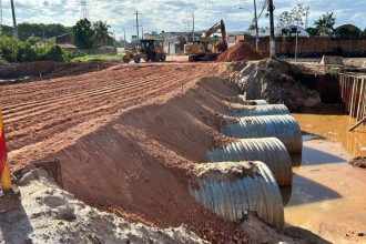 canal-das-toras-recebe-tubulacoes-para-escoamento-pluvial