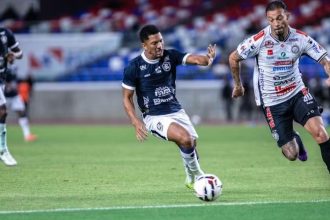 remo-vira-sobre-avai-no-mangueirao-e-encosta-no-g4