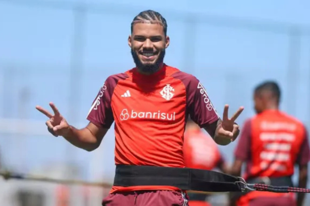 remo-contrata-lateral-nathan-santos-para-a-serie-b