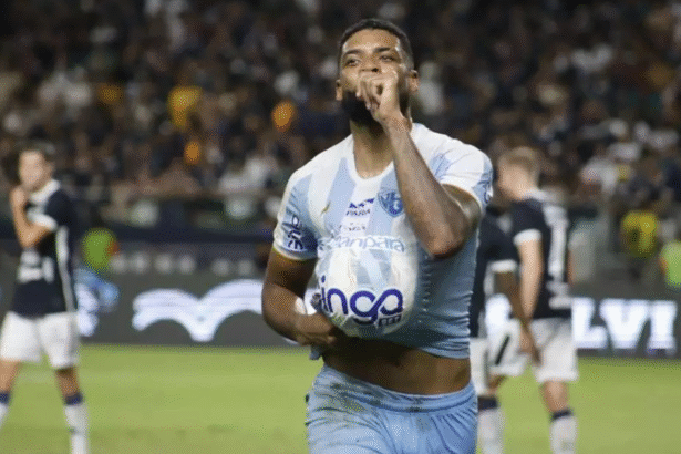 diogo-oliveira-se-consolida-como-artilheiro-do-paysandu-na-serie-b