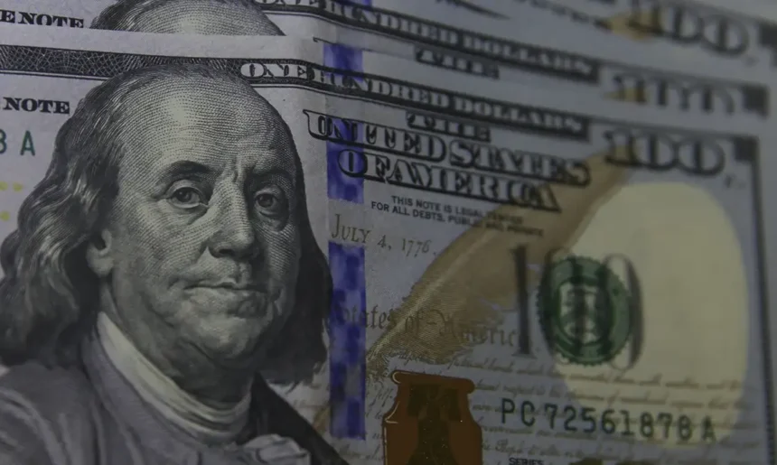 dolar-recua-e-fecha-no-menor-patamar-desde-junho-de-2024