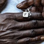 parecia-um-hospital-de-guerra,-lembra-mae-de-jovem-morto-em-chacina