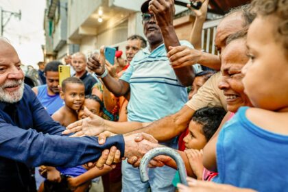 lula-entrega-599-titulos-de-terra-em-antiga-area-de-palafitas-em-pe
