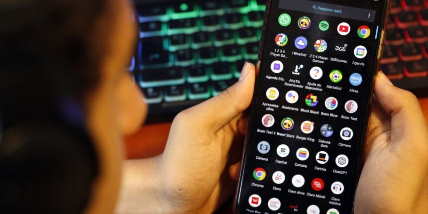 motta:-adultizacao-e-tema-que-saiu-das-telas-e-ganhou-as-ruas