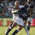 var,-expulsoes-e-polemica:-remo-empata-com-coritiba-em-jogo-caotico