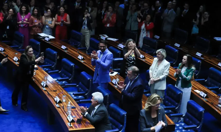 senado-aprova-lei-de-protecao-a-criancas-e-adolescentes-contra-riscos-digitais