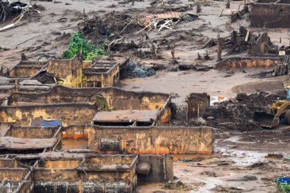 pescadores-atingidos-por-queda-de-barragem-do-fundao-recebem-beneficio
