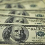 sob-efeito-de-dados-economicos-e-condenacao-de-bolsonaro,-dolar-recua-e-bolsa-opera-em-queda