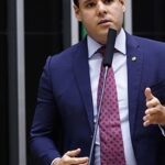 moraes-autoriza-bolsonaro-a-receber-visita-de-relator-da-anistia