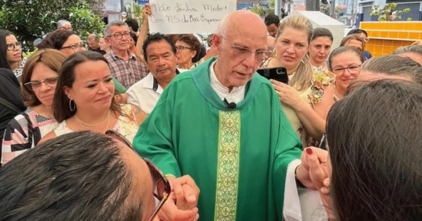padre-julio-lancellotti-realiza-missa-e-acoes-em-belem