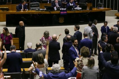 motta-anuncia-votacao-de-urgencia-para-projeto-de-anistia-a-golpistas