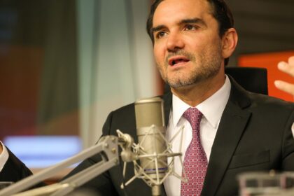 celso-sabino-confirma-a-lula-que-deixara-ministerio-do-turismo