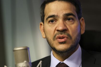 nao-vamos-abrir-mao-da-democracia,-diz-messias-apos-visto-revogado