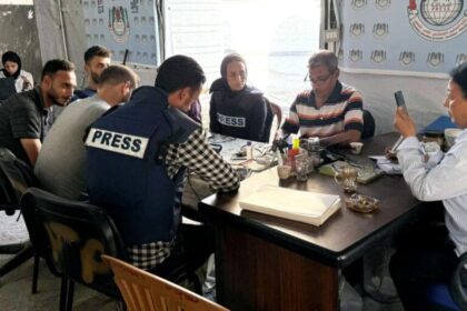tenda-de-jornalistas-palestinos-e-bombardeada-apos-reuniao-com-fenaj