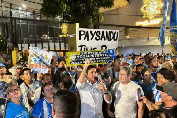 torcida-do-paysandu-protesta-e-cobra-voto-direto-no-clube