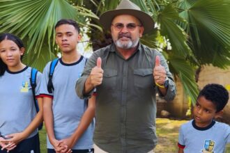 prefeitura-comeca-a-entregar-kits-escolares-para-os-alunos-de-anapu