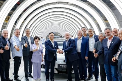 nova-fabrica-de-carros-eletricos-mostra-confianca-no-brasil,-diz-lula