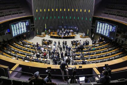 camara-aprova-urgencias-para-votacao-de-projetos-com-foco-em-educacao