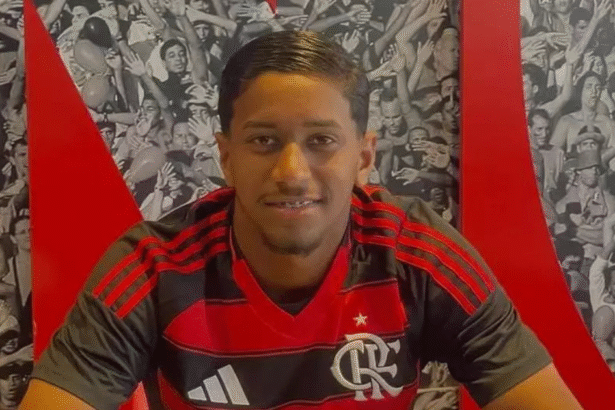 paraense-de-16-anos-assina-contrato-profissional-com-flamengo