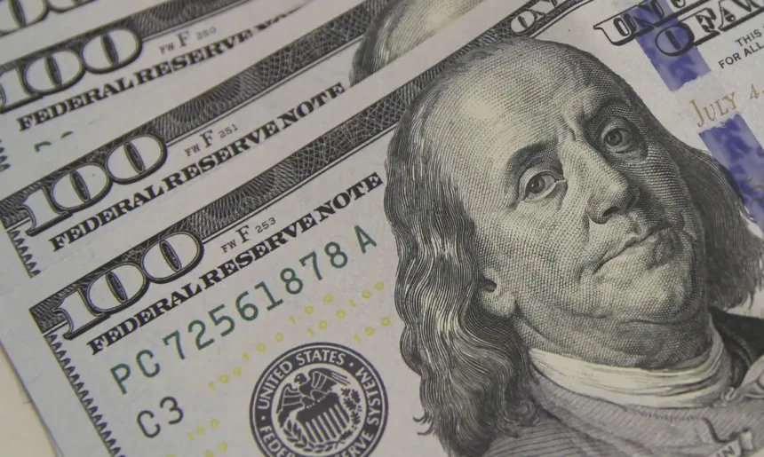 dolar-supera-barreira-de-r$-5,50-em-sessao-de-aversao-a-risco-global