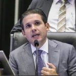 presidente-da-camara-anuncia-urgencia-para-projeto-que-limita-tarifas-de-bagagem-aerea