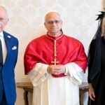 rei-charles-iii-e-papa-leao-xiv-rezam-juntos-no-vaticano-em-gesto-historico-500-anos-apos-ruptura