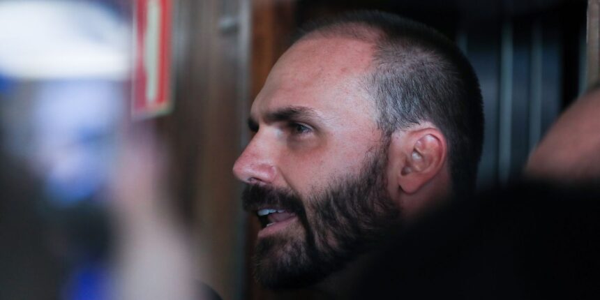 dpu-defende-rejeicao-de-denuncia-da-pgr-contra-eduardo-bolsonaro