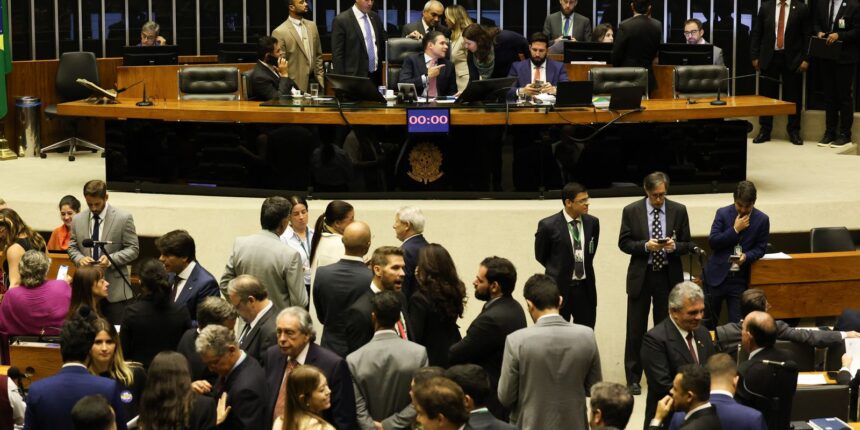 camara-aprova-ampliacao-gradual-da-licenca-paternidade