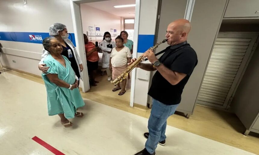 saxofonista-voluntario-leva-musica-e-conforto-a-hospital-publico-em-belem