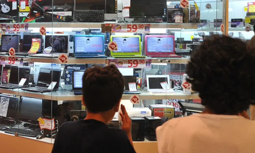 estudo-aponta-que-loja-fisica-virou-vitrine-para-compras-finalizadas-no-online