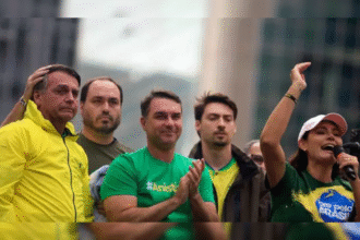 moraes-autoriza-filhos-de-bolsonaro-a-visita-lo-na-pf