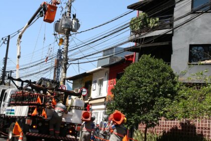 enel-diz-que-fornecimento-de-energia-deve-ser-normalizado-ate-amanha