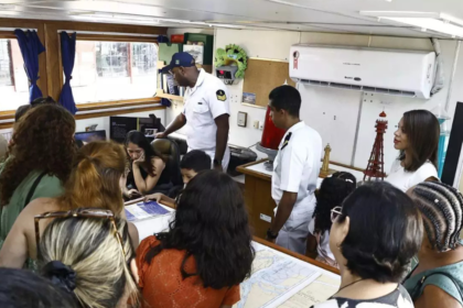 marinha-abre-navios-para-visitacao-em-belem