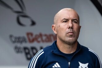 cruzeiro-anuncia-saida-de-leonardo-jardim-apos-reves-na-copa-do-brasil