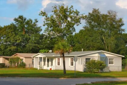 vendas-de-casas-usadas-nos-eua-tem-leve-alta-em-novembro,-mas-demanda-segue-contida