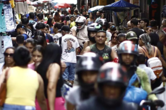 comercio-de-belem-ferve:-multidao-toma-as-ruas-no-ultimo-fim-de-semana-antes-do-natal