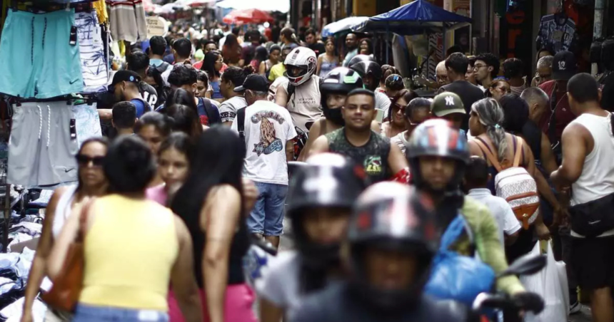 comercio-de-belem-ferve:-multidao-toma-as-ruas-no-ultimo-fim-de-semana-antes-do-natal