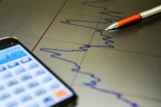 mercado-eleva-expectativa-da-selic-para-2026-a-12,25%,-aponta-focus